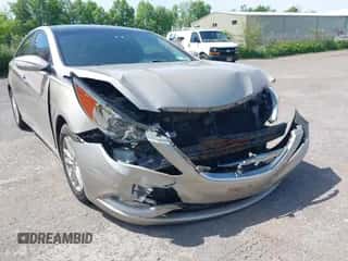 2012 Hyundai Sonata SE with VIN 5NPEC4AC8CH324754, listed as a IAAI auction lot 43207070 with 161,244 mi miles and . Bid and sale history available at DreamBid. Image 6.