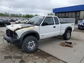 2003 Chevrolet S-10 LS с VIN 1GCCT19X938242141, выставлен на аукционе Copart как лот 56678475 с пробегом Не указан миль и Списание • Salvage title. История ставок и продаж доступна на DreamBid. Изображение 1.