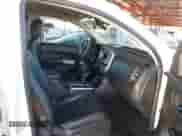 2015 Chevrolet Colorado 2WD LT z VIN 1GCGSBE33F1219092, wystawiony jako IAAI lot #43344200 z przebiegiem 222 920 mil mil oraz . Historia ofert i sprzedaży dostępna na DreamBid. Obrazek 5.