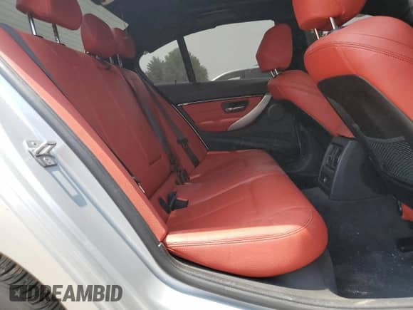 2018 BMW 3 Series 330i xDrive z VIN WBA8D9G55JNU71141, wystawiony jako Copart lot #58625265 z przebiegiem 41 648 mil mil oraz Nie do naprawy • Non repairable. Historia ofert i sprzedaży dostępna na DreamBid. Obrazek 10.