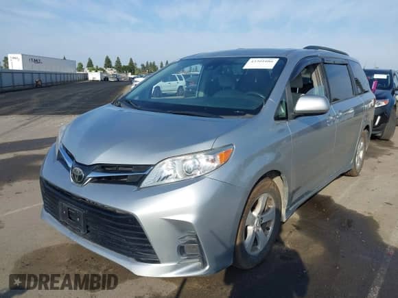 2019 Toyota Sienna LE Auto Access Seat with VIN 5TDKZ3DCXKS998565, listed as a IAAI auction lot 43301086 with 82,702 mi miles and . Bid and sale history available at DreamBid. Image 18.