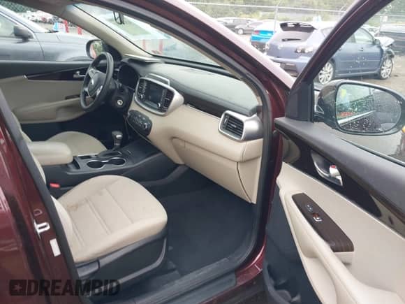 2019 Kia Sorento LX z VIN 5XYPGDA30KG575433, wystawiony jako IAAI lot #42893044 z przebiegiem 82 003 mil mil oraz . Historia ofert i sprzedaży dostępna na DreamBid. Obrazek 5.