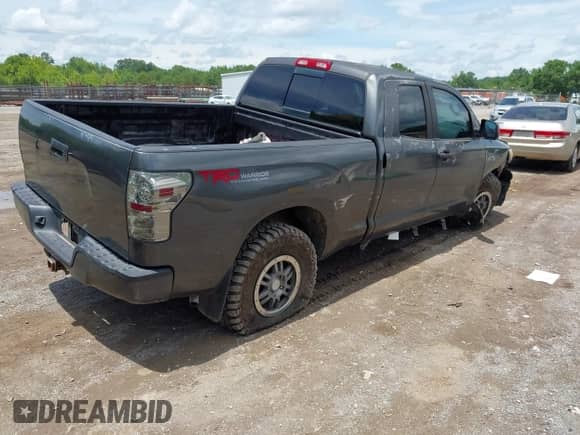 2011 Toyota Tundra с VIN 5TFUY5F17BX185083, выставлен на аукционе IAAI как лот 42516836 с пробегом 124 311 миль миль и . История ставок и продаж доступна на DreamBid. Изображение 4.