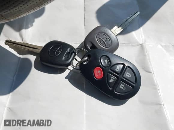 2013 Toyota Sienna XLE с VIN 5TDDK3DC2DS058664, выставлен на аукционе IAAI как лот 43281359 с пробегом 140 954 миль миль и . История ставок и продаж доступна на DreamBid. Изображение 11.