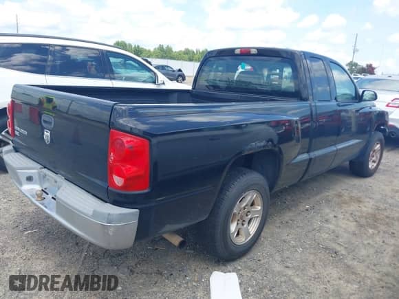 2005 Dodge Dakota SLT with VIN 1D7HE42K85S198645, listed as a IAAI auction lot 42801906 with 228,200 mi miles and . Bid and sale history available at DreamBid. Image 4.