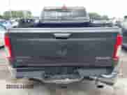 2020 Ram 1500 Big Horn z VIN 1C6SRFBT9LN190310, wystawiony jako IAAI lot #43161335 z przebiegiem 98 023 mil mil oraz . Historia ofert i sprzedaży dostępna na DreamBid. Obrazek 17.