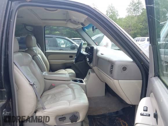 2002 Chevrolet Tahoe Z71 с VIN 1GNEK13Z62R239591, выставлен на аукционе IAAI как лот 42522939 с пробегом 128 832 миль миль и . История ставок и продаж доступна на DreamBid. Изображение 5.