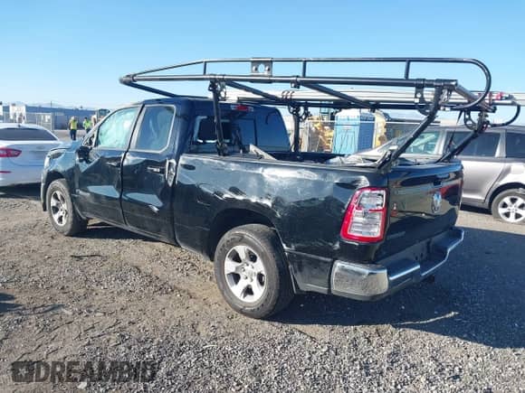 2022 Ram 1500 Big Horn z VIN 1C6RREBG7NN451903, wystawiony jako IAAI lot #40764817 z przebiegiem 31 109 mil mil oraz . Historia ofert i sprzedaży dostępna na DreamBid. Obrazek 3.