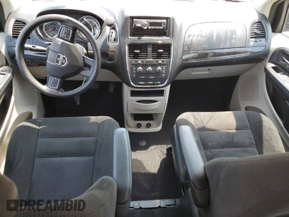 2016 Dodge Grand Caravan SE z VIN 2C4RDGBG4GR243650, wystawiony jako Copart lot #59537515 z przebiegiem 83 559 mil mil oraz Szkoda całkowita • Salvage title. Historia ofert i sprzedaży dostępna na DreamBid. Obrazek 8.