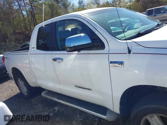 2008 Toyota Tundra Limited с VIN 5TFBV58108X057077, выставлен на аукционе IAAI как лот 41768968 с пробегом 328 249 миль миль и . История ставок и продаж доступна на DreamBid. Изображение 13.