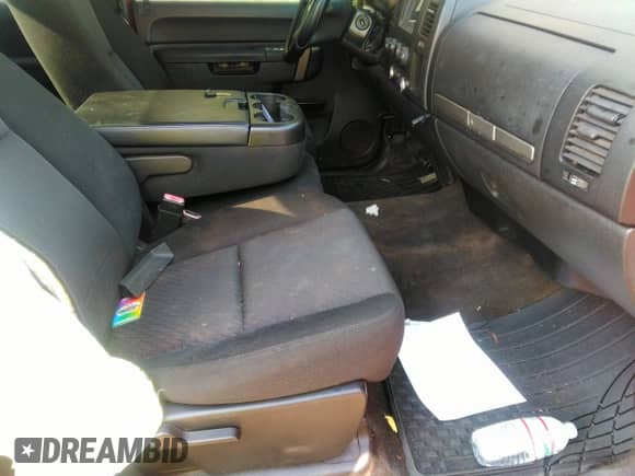 2010 Chevrolet Silverado 1500 LT with VIN 1GCSKSEA3AZ166347, listed as a IAAI auction lot 42307431 with 188,544 mi miles and . Bid and sale history available at DreamBid. Image 5.