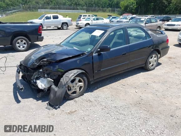 2000 Honda Accord EX с VIN JHMCG6676YC033030, выставлен на аукционе IAAI как лот 42746527 с пробегом 229 972 миль миль и . История ставок и продаж доступна на DreamBid. Изображение 17.