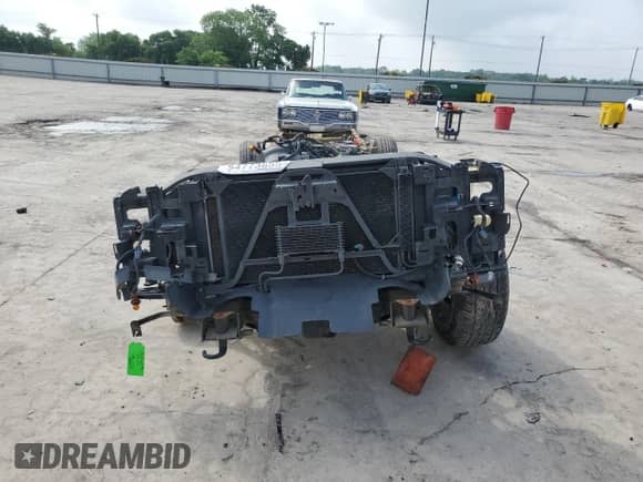 2004 Chevrolet Silverado SS с VIN 2GCEK19N141187151, выставлен на аукционе Copart как лот 54773655 с пробегом Не указан миль и На запчасти • Non repairable. История ставок и продаж доступна на DreamBid. Изображение 5.