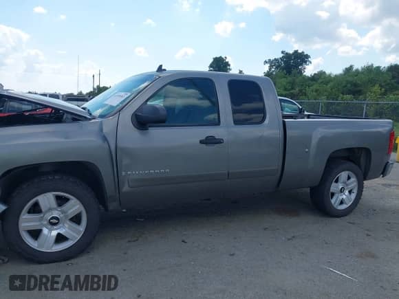 2007 Chevrolet Silverado 1500 LTZ with VIN 1GCEC19037Z591985, listed as a IAAI auction lot 43320583 with 273,703 mi miles and . Bid and sale history available at DreamBid. Image 14.