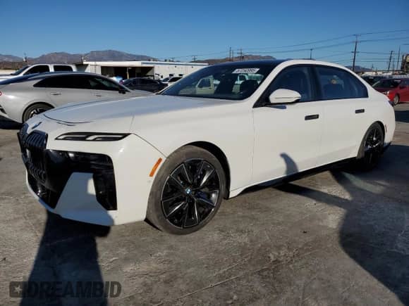 2023 BMW 7 Series 760i xDrive с VIN WBA33EJ09PCM68850, выставлен на аукционе Copart как лот 87250995 с пробегом 12 963 миль миль и Списание • Salvage title. История ставок и продаж доступна на DreamBid. Изображение 1.