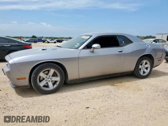 2014 Dodge Challenger R/T с VIN 2C3CDYBT9EH302577, выставлен на аукционе Copart как лот 60292885 с пробегом 120 860 миль миль и Списание • Salvage title. История ставок и продаж доступна на DreamBid. Изображение 1.