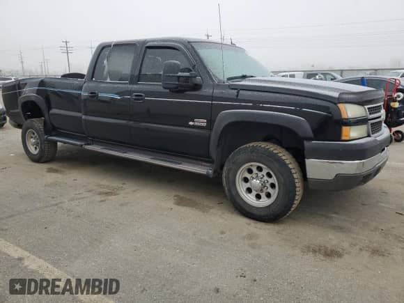 2005 Chevrolet Silverado 3500 SRW LT с VIN 1GCHK332X5F800031, выставлен на аукционе Copart как лот 82807534 с пробегом 155 542 миль миль и Списание • Salvage title. История ставок и продаж доступна на DreamBid. Изображение 4.