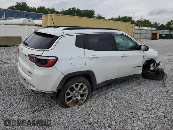 2024 Jeep Compass Latitude Lux с VIN 3C4NJDFN5RT155074, выставлен на аукционе Copart как лот 60969125 с пробегом 13 892 миль миль и Списание • Salvage title. История ставок и продаж доступна на DreamBid. Изображение 3.