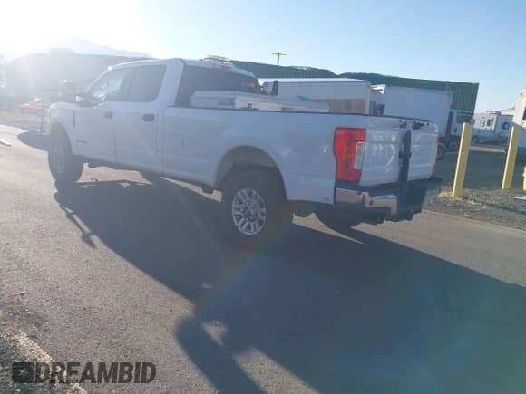 2019 Ford F-250 XL with VIN 1FT7W2BT2KED84563, listed as a IAAI auction lot 43230876 with 227,742 mi miles and . Bid and sale history available at DreamBid. Image 3.