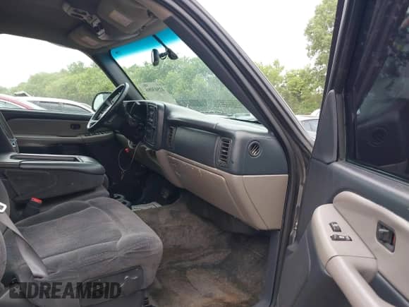 2002 Chevrolet Suburban LT z VIN 3GNEC16Z22G132756, wystawiony jako IAAI lot #42503086 z przebiegiem Nie podano mil oraz . Historia ofert i sprzedaży dostępna na DreamBid. Obrazek 5.