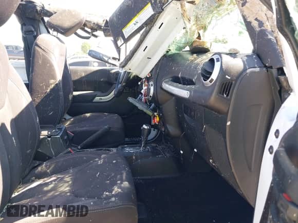 2013 Jeep Wrangler Rubicon 10th Anniversary with VIN 1C4BJWCG4DL533216, listed as a IAAI auction lot 42323743 with Not provided miles and . Bid and sale history available at DreamBid. Image 5.