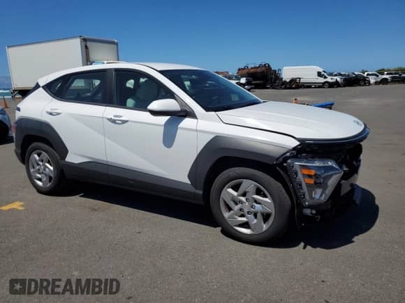 2025 Hyundai Kona SE with VIN KM8HA3AB7SU191411, listed as a Copart auction lot 68730955 with 6,138 mi miles and Salvage title. Bid and sale history available at DreamBid. Image 4.