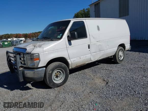2013 Ford Econoline Cargo Commercial z VIN 1FTSE3EL8DDB24661, wystawiony jako IAAI lot #43405440 z przebiegiem 52 863 mil mil oraz . Historia ofert i sprzedaży dostępna na DreamBid. Obrazek 17.