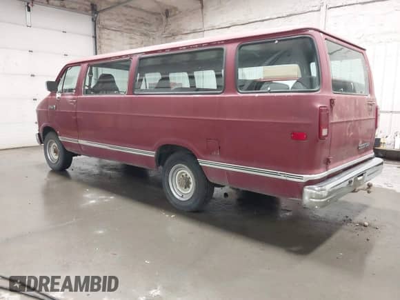 1989 Dodge Passenger with VIN 2B5WB35Z0KK352793, listed as a IAAI auction lot 42582388 with 61,582 mi miles and . Bid and sale history available at DreamBid. Image 3.