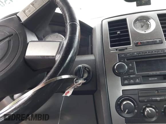 2005 Chrysler 300 Touring с VIN 2C3JA53G35H512172, выставлен на аукционе IAAI как лот 42964507 с пробегом 142 404 миль миль и . История ставок и продаж доступна на DreamBid. Изображение 11.