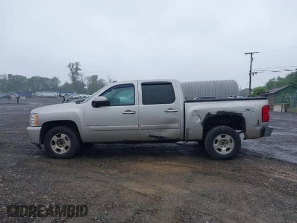 2008 Chevrolet Silverado 1500 LTZ with VIN 3GCEK13358G306551, listed as a IAAI auction lot 42327492 with 216,206 mi miles and . Bid and sale history available at DreamBid. Image 15.