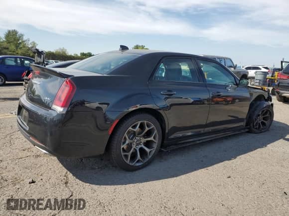 2015 Chrysler 300 S с VIN 2C3CCABT2FH749750, выставлен на аукционе Copart как лот 56402725 с пробегом 145 000 миль миль и Списание • Salvage title. История ставок и продаж доступна на DreamBid. Изображение 3.