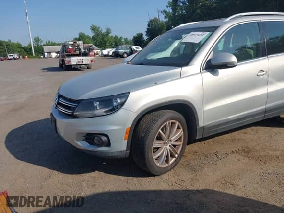 2014 Volkswagen Tiguan SEL with VIN WVGAV3AX2EW554773, listed as a IAAI auction lot 42547252 with 162,573 mi miles and . Bid and sale history available at DreamBid. Image 6.