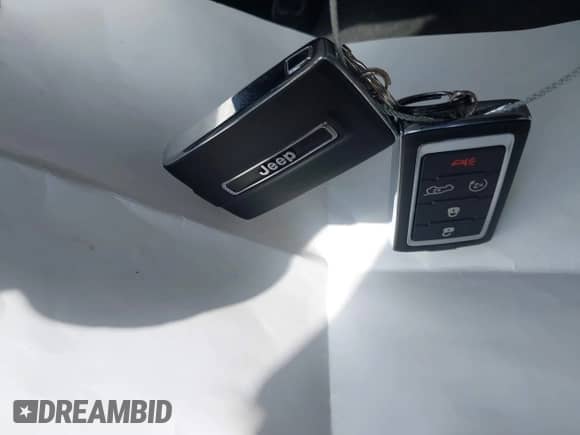 2021 Jeep Grand Cherokee Overland with VIN 1C4RJKDG2M8147256, listed as a IAAI auction lot 42536786 with 34,970 mi miles and . Bid and sale history available at DreamBid. Image 11.