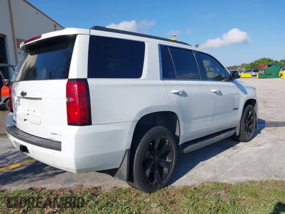 2019 Chevrolet Tahoe LS z VIN 1GNSCAKC1KR119209, wystawiony jako IAAI lot #41405837 z przebiegiem 102 300 mil mil oraz . Historia ofert i sprzedaży dostępna na DreamBid. Obrazek 4.