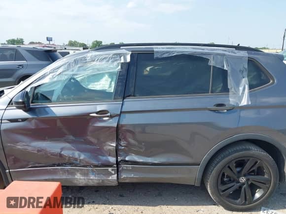 2024 Volkswagen Tiguan SE R-Line Black с VIN 3VVCB7AX3RM072205, выставлен на аукционе IAAI как лот 42040966 с пробегом 13 773 миль миль и . История ставок и продаж доступна на DreamBid. Изображение 14.