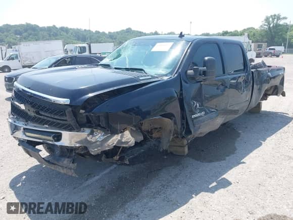 2011 Chevrolet Silverado 2500HD LT с VIN 1GC1KXC86BF223913, выставлен на аукционе IAAI как лот 42406819 с пробегом Не указан миль и . История ставок и продаж доступна на DreamBid. Изображение 6.
