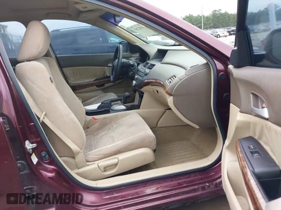 2008 Honda Accord EX z VIN JHMCP26748C052667, wystawiony jako IAAI lot #43402853 z przebiegiem 257 904 mil mil oraz . Historia ofert i sprzedaży dostępna na DreamBid. Obrazek 5.