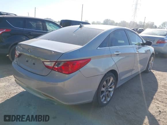 2011 Hyundai Sonata SE with VIN 5NPEC4AC7BH134345, listed as a IAAI auction lot 43443535 with 126,723 mi miles and . Bid and sale history available at DreamBid. Image 4.