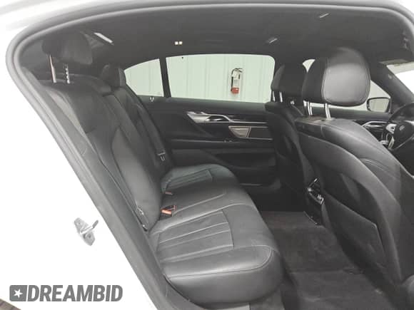2019 BMW 7 Series 740i z VIN WBA7E2C56KB216698, wystawiony jako Copart lot #68184885 z przebiegiem 72 522 mil mil oraz Czysty tytuł • Clean title. Historia ofert i sprzedaży dostępna na DreamBid. Obrazek 10.