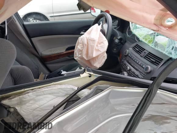 2011 Honda Accord EX z VIN 1HGCP3F74BA031216, wystawiony jako IAAI lot #43071390 z przebiegiem Nie podano mil oraz . Historia ofert i sprzedaży dostępna na DreamBid. Obrazek 5.