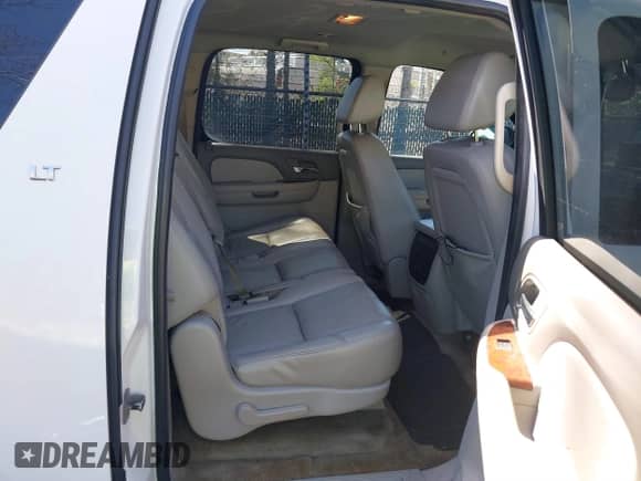 2008 Chevrolet Suburban 2LT z VIN 3GNFK16358G148557, wystawiony jako IAAI lot #41839533 z przebiegiem 231 962 mil mil oraz . Historia ofert i sprzedaży dostępna na DreamBid. Obrazek 8.