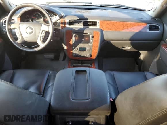 2011 Chevrolet Avalanche LTZ z VIN 3GNTKGE38BG211729, wystawiony jako Copart lot #70731595 z przebiegiem 118 545 mil mil oraz Szkoda całkowita • Salvage title. Historia ofert i sprzedaży dostępna na DreamBid. Obrazek 8.
