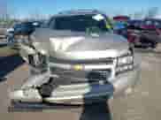 2013 Chevrolet Tahoe LTZ z VIN 1GNSKCE0XDR168217, wystawiony jako IAAI lot #42091999 z przebiegiem 230 633 mil mil oraz . Historia ofert i sprzedaży dostępna na DreamBid. Obrazek 12.