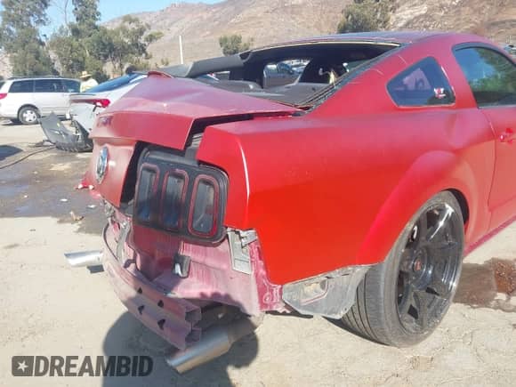 2006 Ford Mustang GT Deluxe with VIN 1ZVFT82H565170334, listed as a IAAI auction lot 43514353 with 155,822 mi miles and . Bid and sale history available at DreamBid. Image 18.