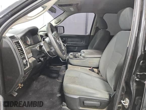 2018 Ram 1500 Express z VIN 1C6RR7KG6JS314331, wystawiony jako Copart lot #83971135 z przebiegiem 140 799 mil mil oraz Czysty tytuł • Clean title. Historia ofert i sprzedaży dostępna na DreamBid. Obrazek 7.