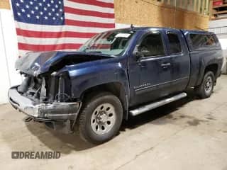 2011 Chevrolet Silverado 1500 LS z VIN 1GCRKREA6BZ297149, wystawiony jako Copart lot #68352385 z przebiegiem 93 390 mil mil oraz Szkoda całkowita • Salvage title. Historia ofert i sprzedaży dostępna na DreamBid. Obrazek 1.