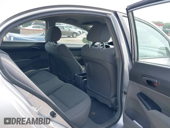 2010 Honda Civic с VIN 19XFA1E37AE011120, выставлен на аукционе IAAI как лот 42123347 с пробегом 61 881 миль миль и . История ставок и продаж доступна на DreamBid. Изображение 8.