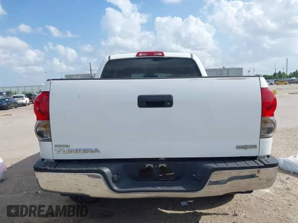 2007 Toyota Tundra SR5 z VIN 5TBET54177S454906, wystawiony jako IAAI lot #42524859 z przebiegiem 429 890 mil mil oraz . Historia ofert i sprzedaży dostępna na DreamBid. Obrazek 16.