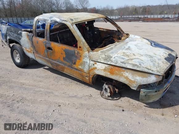 1996 Dodge 1500 z VIN 3B7HF13Z8TG175145, wystawiony jako IAAI lot #41810826 z przebiegiem Nie podano mil oraz . Historia ofert i sprzedaży dostępna na DreamBid. Obrazek 1.