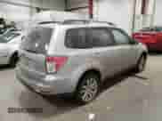 2012 Subaru Forester X Premium z VIN JF2SHBDC1CH461863, wystawiony jako Copart lot #82560625 z przebiegiem 203 261 mil mil oraz Czysty tytuł • Clean title. Historia ofert i sprzedaży dostępna na DreamBid. Obrazek 3.